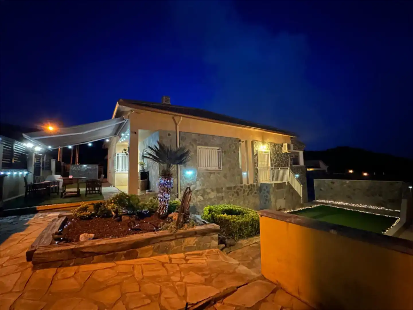 Vista exterior de Casa o xalet en venda en Bonastre amb Aire condicionat i Piscina
