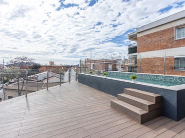 Pis amb piscina en venda a Carrer del Canigó