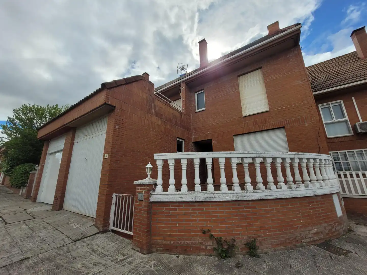 Vista exterior de Casa adosada en venda en Carrascal de Barregas amb Calefacció, Jardí privat i Parquet