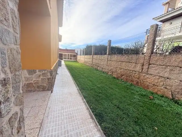 Jardí de Casa o xalet en venda en Sanxenxo amb Jardí privat, Terrassa i Moblat