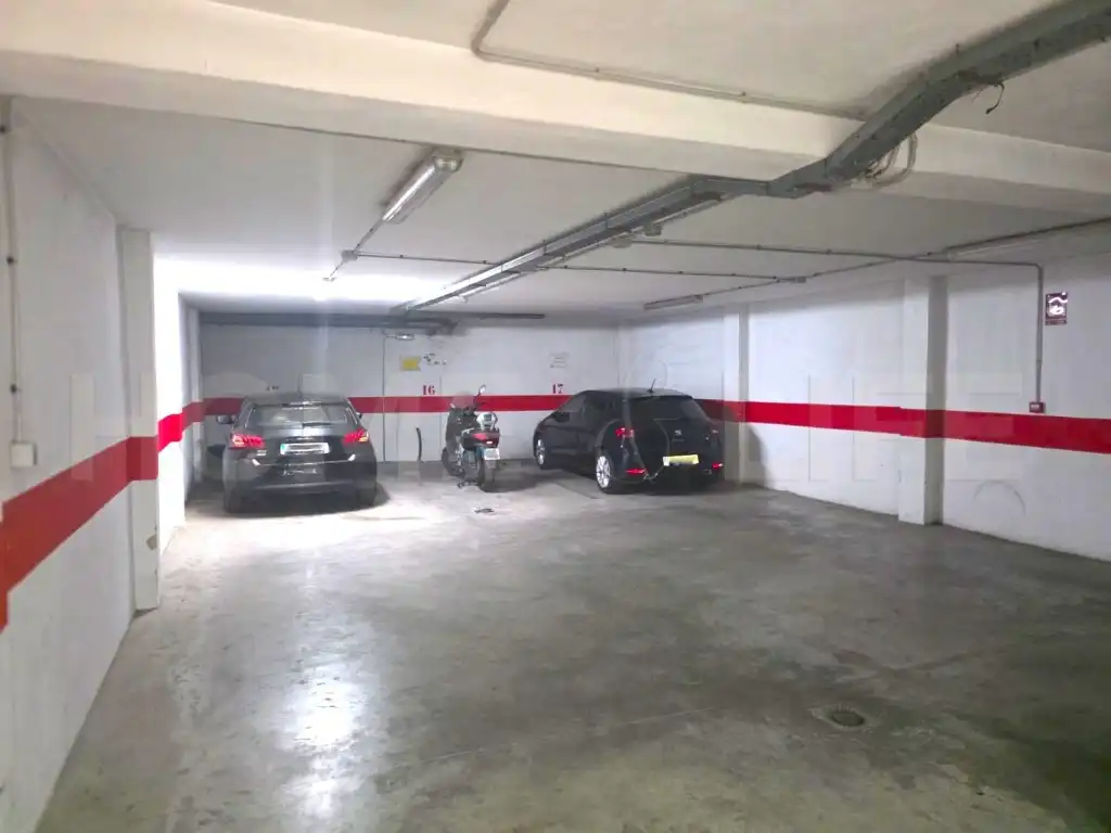 Parking de Apartamento en venta en Torremolinos con Aire acondicionado y Amueblado