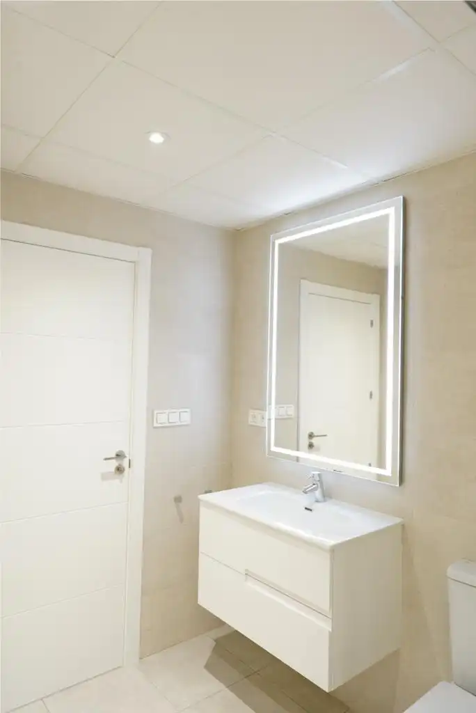 Badezimmer von Wohnung zum Verkauf in Dos Hermanas mit Terrasse, Abstellraum und Schwimmbad