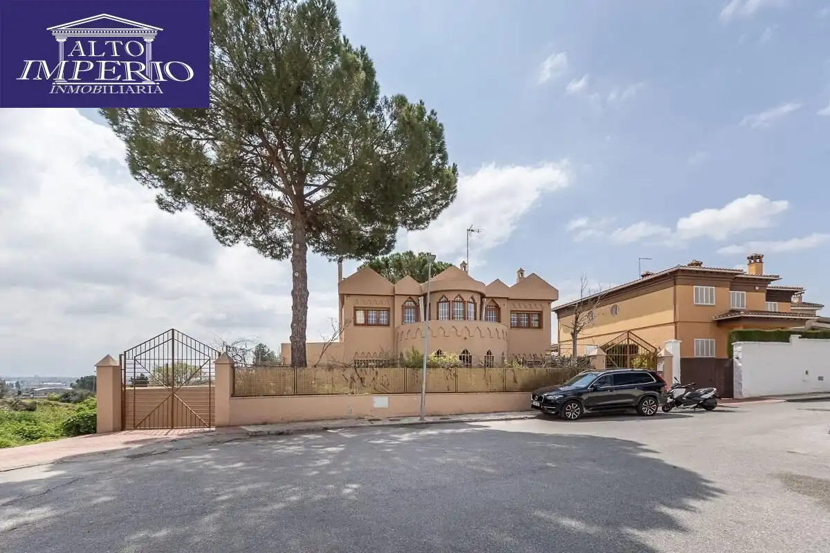 Casa con terrazza in vendita a Calle ARCES UR.MONTELUZ