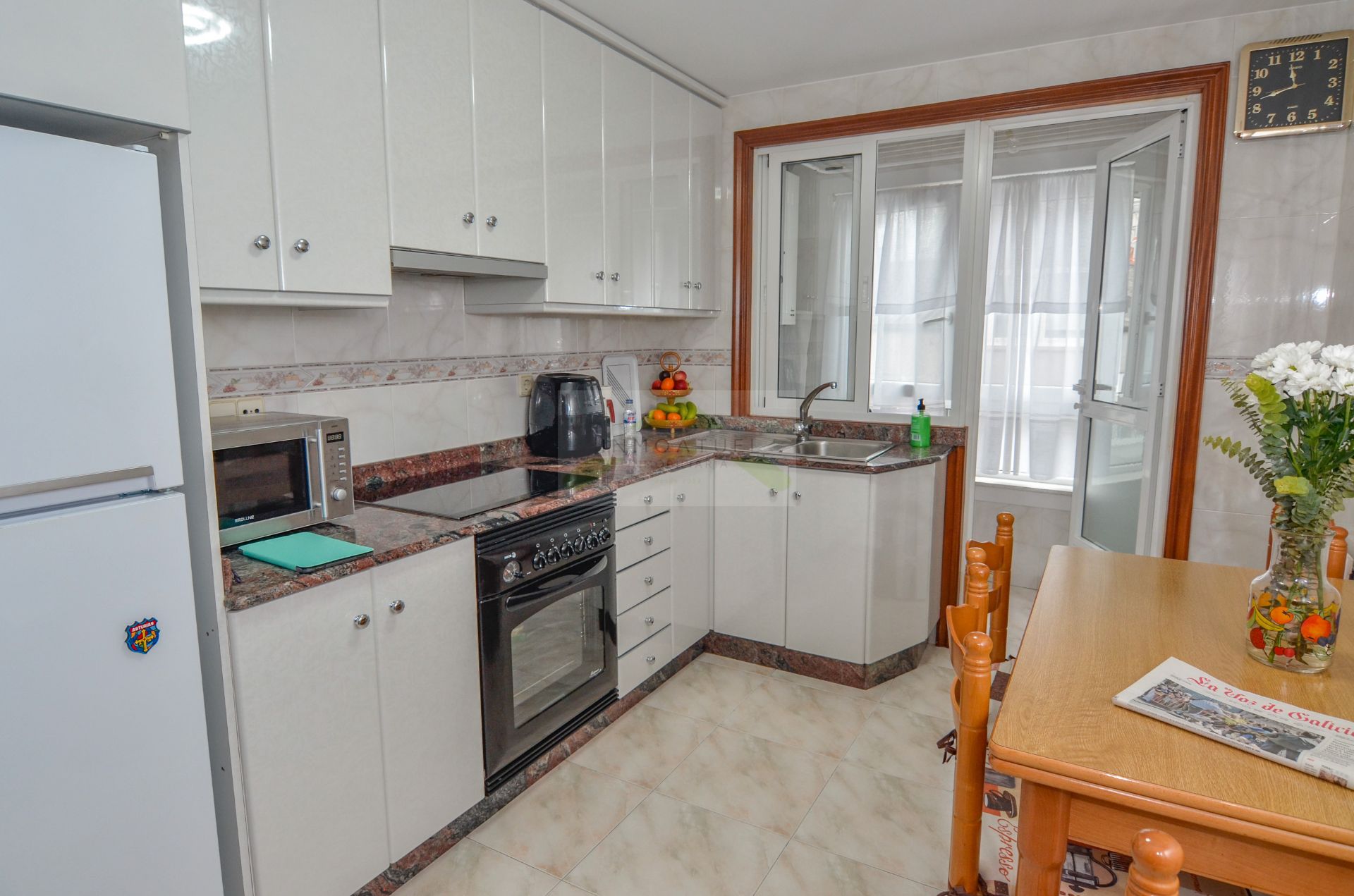 Kitchen of Flat for sale in A Coruña Capital   with Heating, Parquet flooring and Storage room