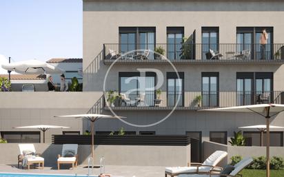 Exterior view of Duplex for sale in Cornellà de Llobregat  with Air Conditioner, Private garden and Terrace