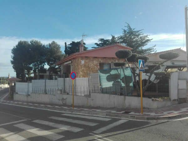 Vista exterior de Casa adosada en venda en Creixell amb Calefacció