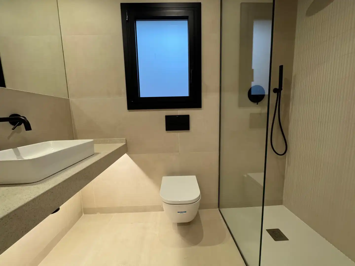 Badezimmer von Wohnung zur Miete in Sant Adrià de Besòs mit Klimaanlage, Heizung und Terrasse