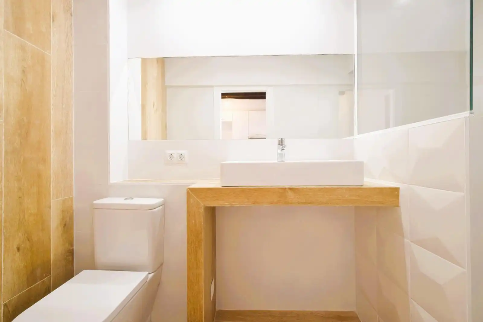 Bathroom of Flat for sale in Vilanova i la Geltrú  with Heating and Parquet flooring
