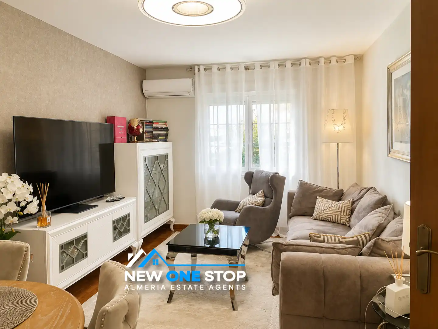 Sala d'estar de Casa o xalet en venda en Vera amb Aire condicionat, Calefacció i Parquet
