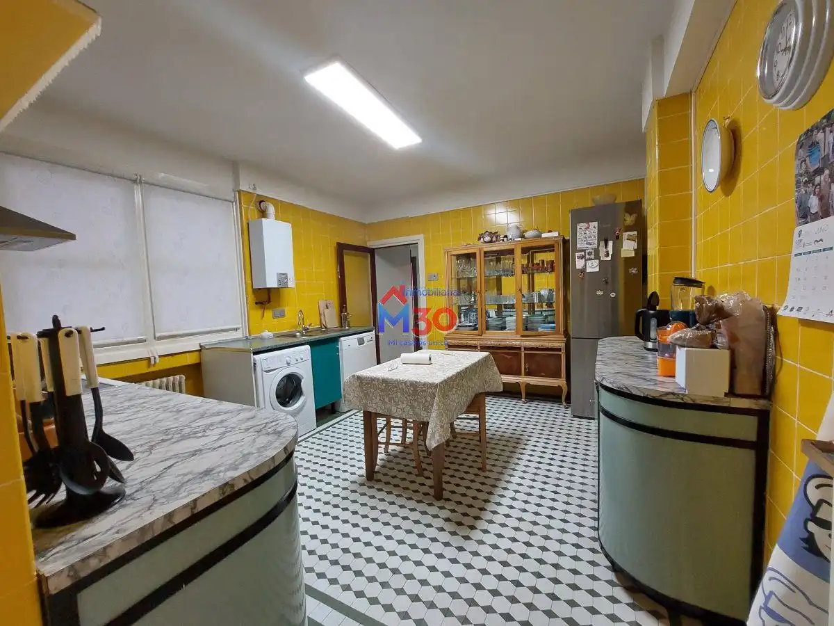Cocina de Piso en venta en Miranda de Ebro con Calefacción, Terraza y Trastero