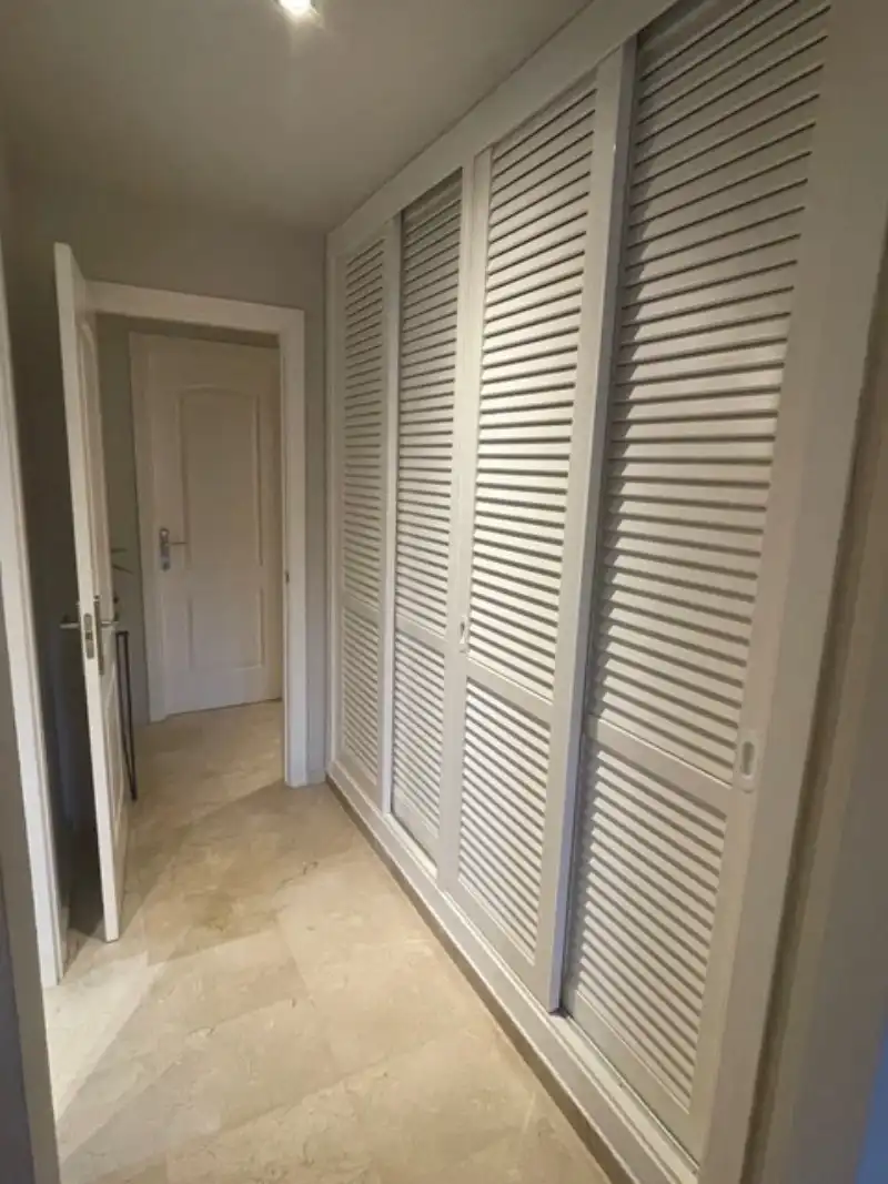 Dormitori de Apartament en venda en Mijas amb Aire condicionat, Terrassa i Piscina