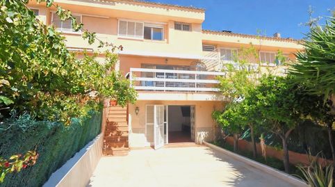 Adosado con potencial de alquiler, vistas al mar y piscina comunitaria en una zona privilegiada de Palma Ubicado en una de las zon