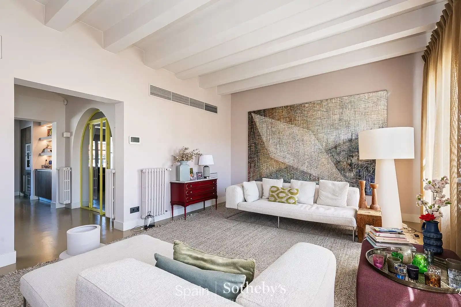 Sala de estar de Casa adosada en venta en Sitges con Aire acondicionado, Calefacción y Jardín privado