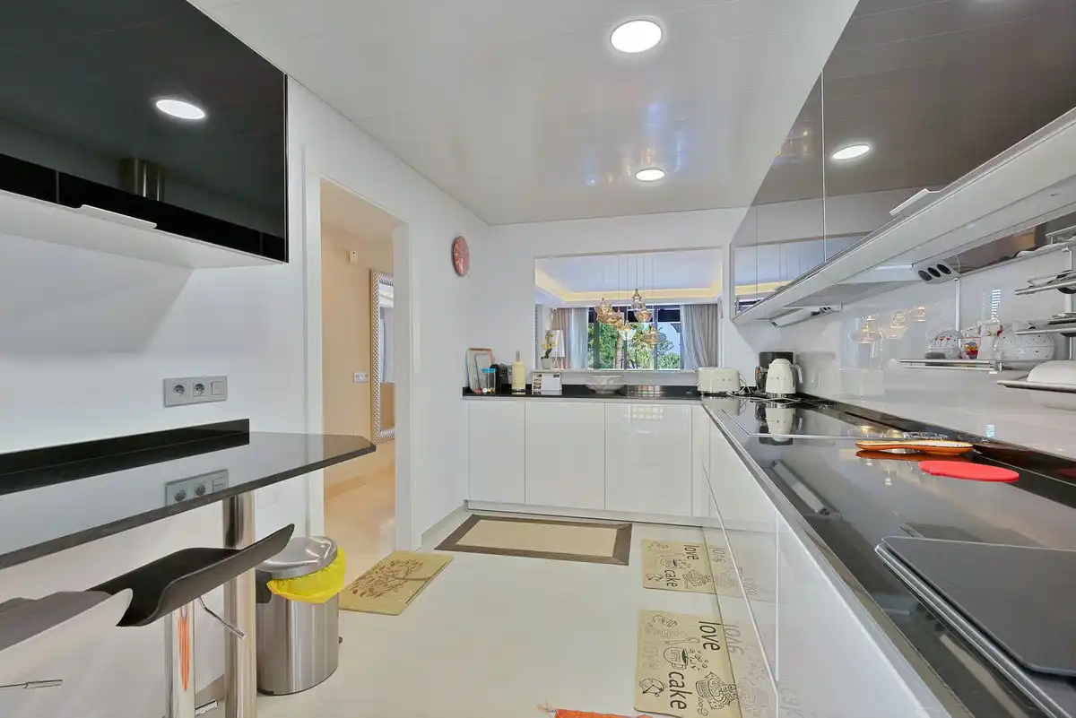 Küche von Maisonette zum Verkauf in Marbella mit Klimaanlage, Terrasse und Gemeinschaftspool