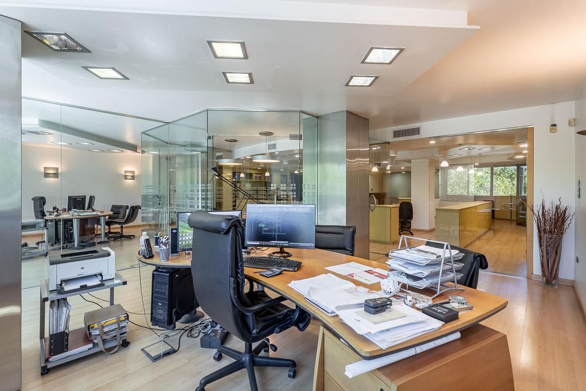 Premises for sale in  Granada Capital
