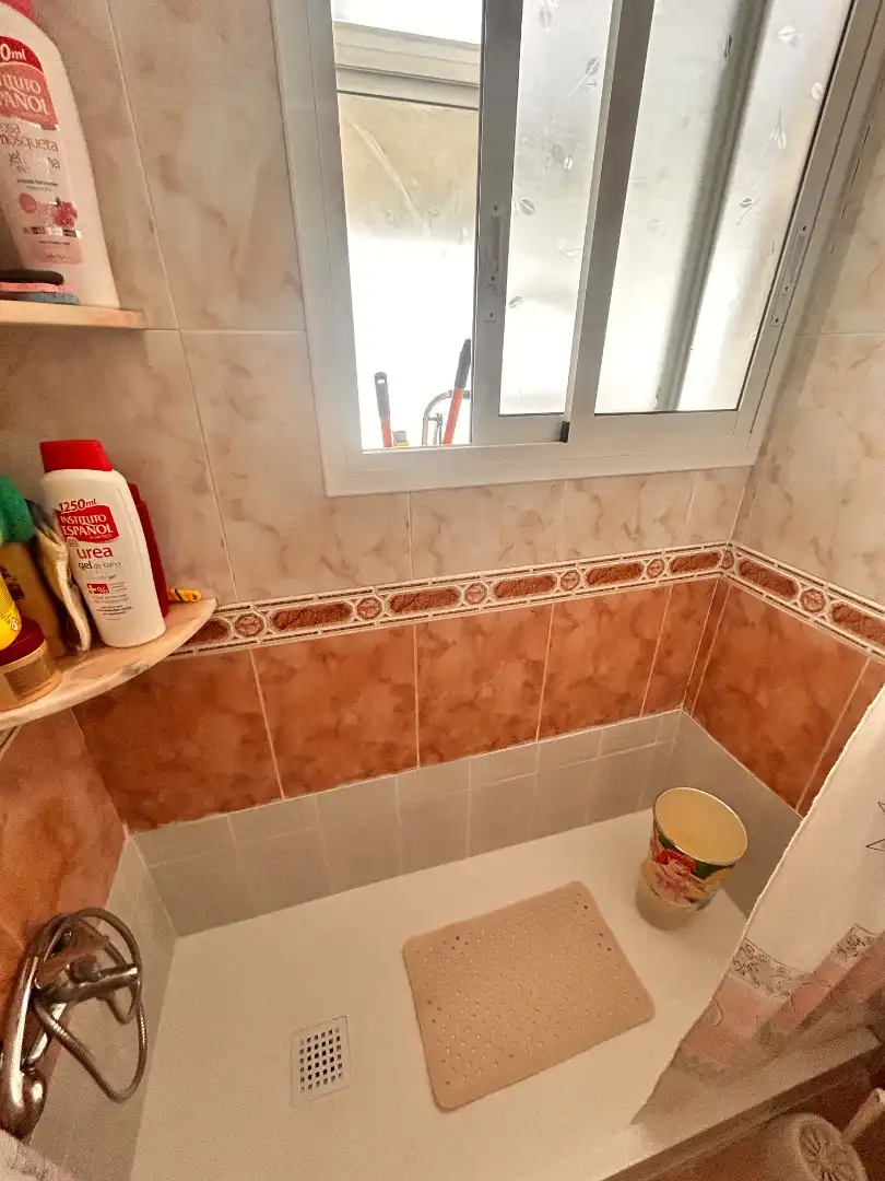 Baño de Piso en venta en Alicante / Alacant con Aire acondicionado, Amueblado y Balcón