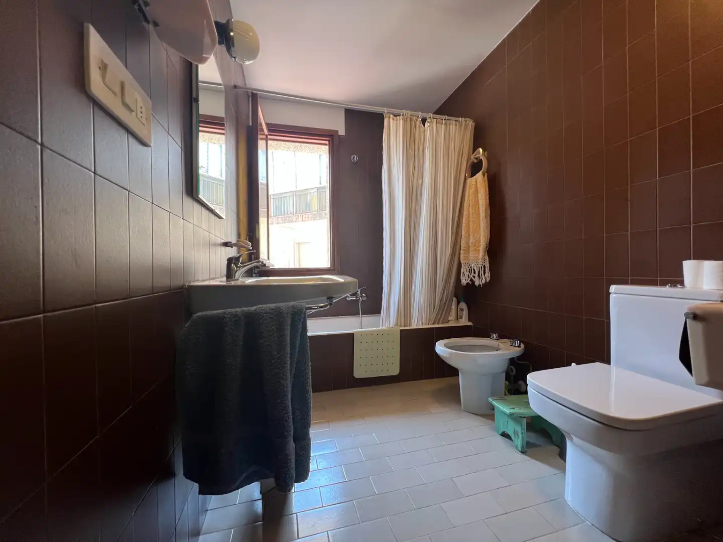 Badezimmer von Wohnung zum Verkauf in Jaca mit Abstellraum und Balkon