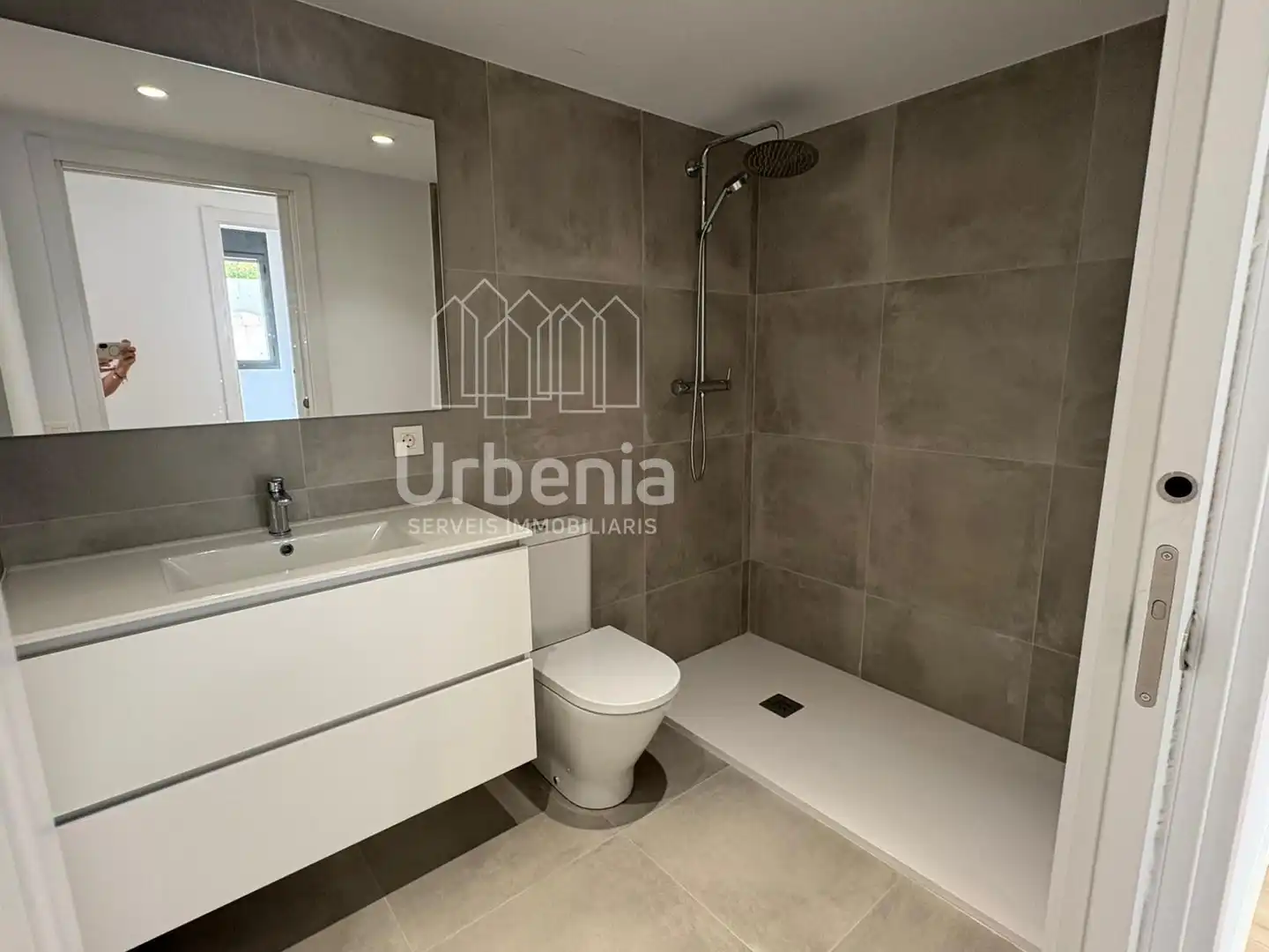 Baño de Piso en venta en Arenys de Mar con Aire acondicionado, Calefacción y Terraza