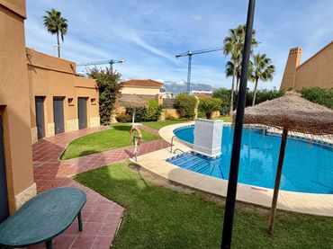 Casa con piscina en venta en las begonias