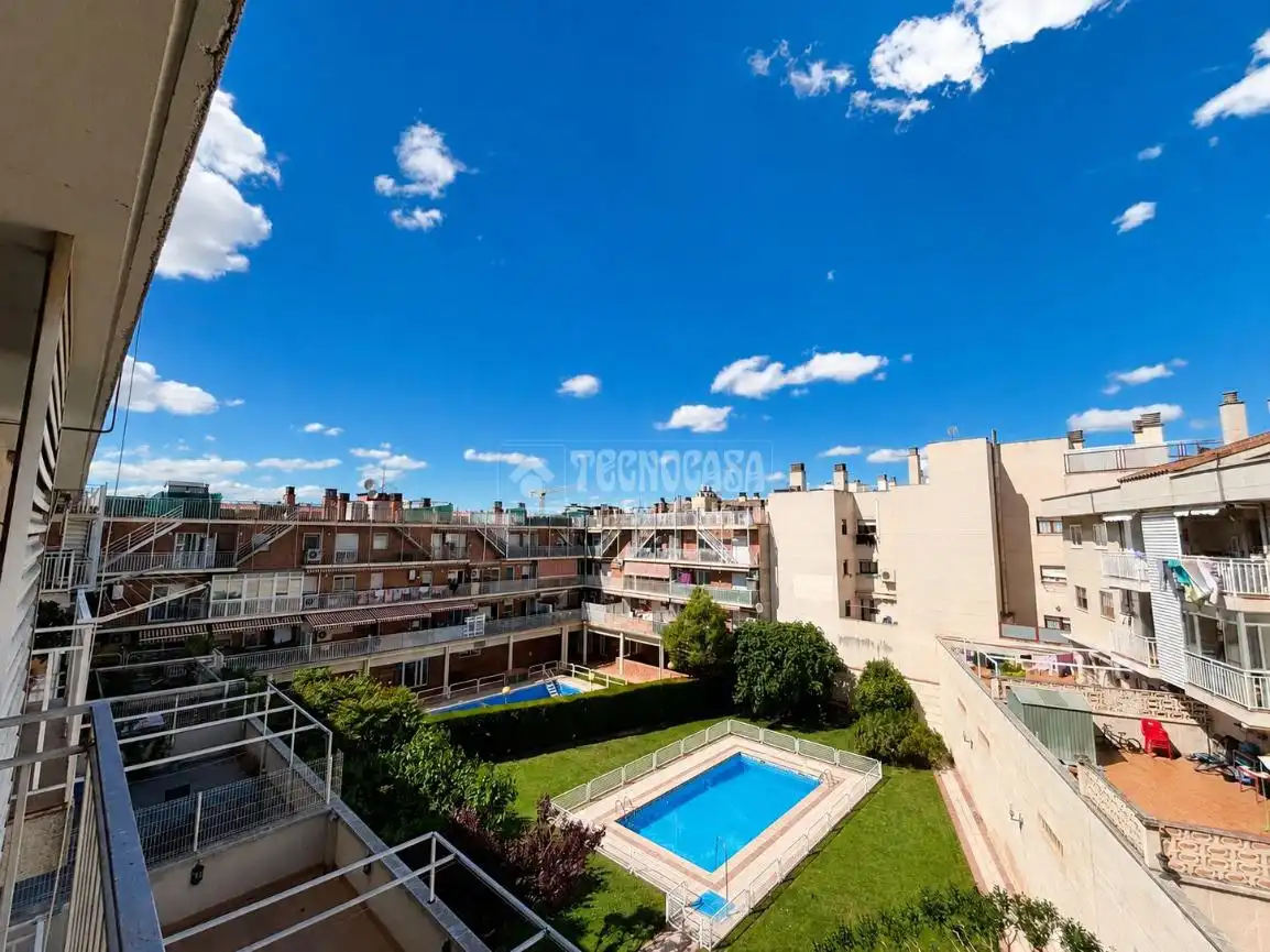 Außenansicht von Wohnung zum Verkauf in Utebo mit Abstellraum, Balkon und Gemeinschaftspool