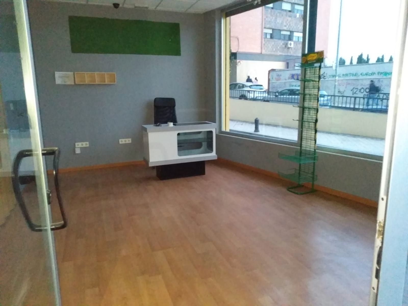 Local de lloguer en  Granada Capital amb Parquet
