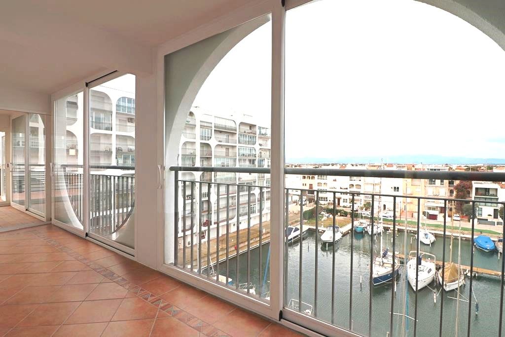 Balcony of Attic for sale in Empuriabrava  with Air Conditioner
