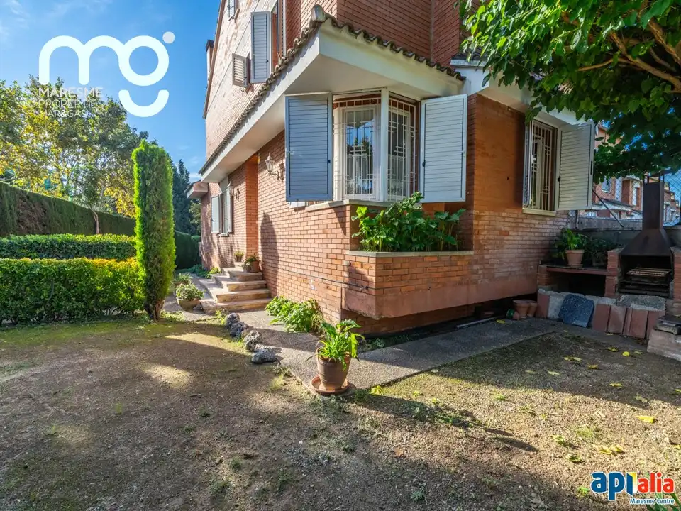 Jardí de Casa adosada en venda en El Masnou amb Calefacció, Jardí privat i Terrassa