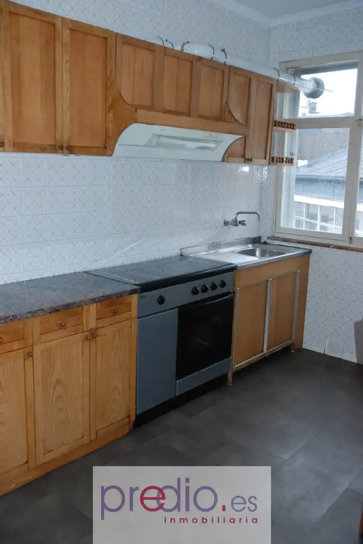 Cocina de Piso en venta en Lugo con Calefacción, Parquet y Trastero