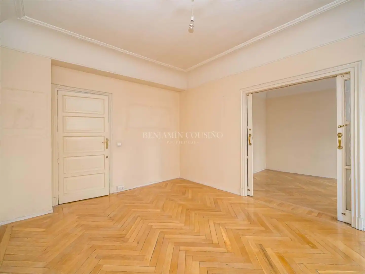 Habitación de Piso en venta en Madrid con Balcón