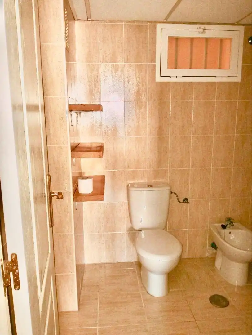 Baño de Piso en venta en Benalmádena con Jardín privado, Terraza y Amueblado