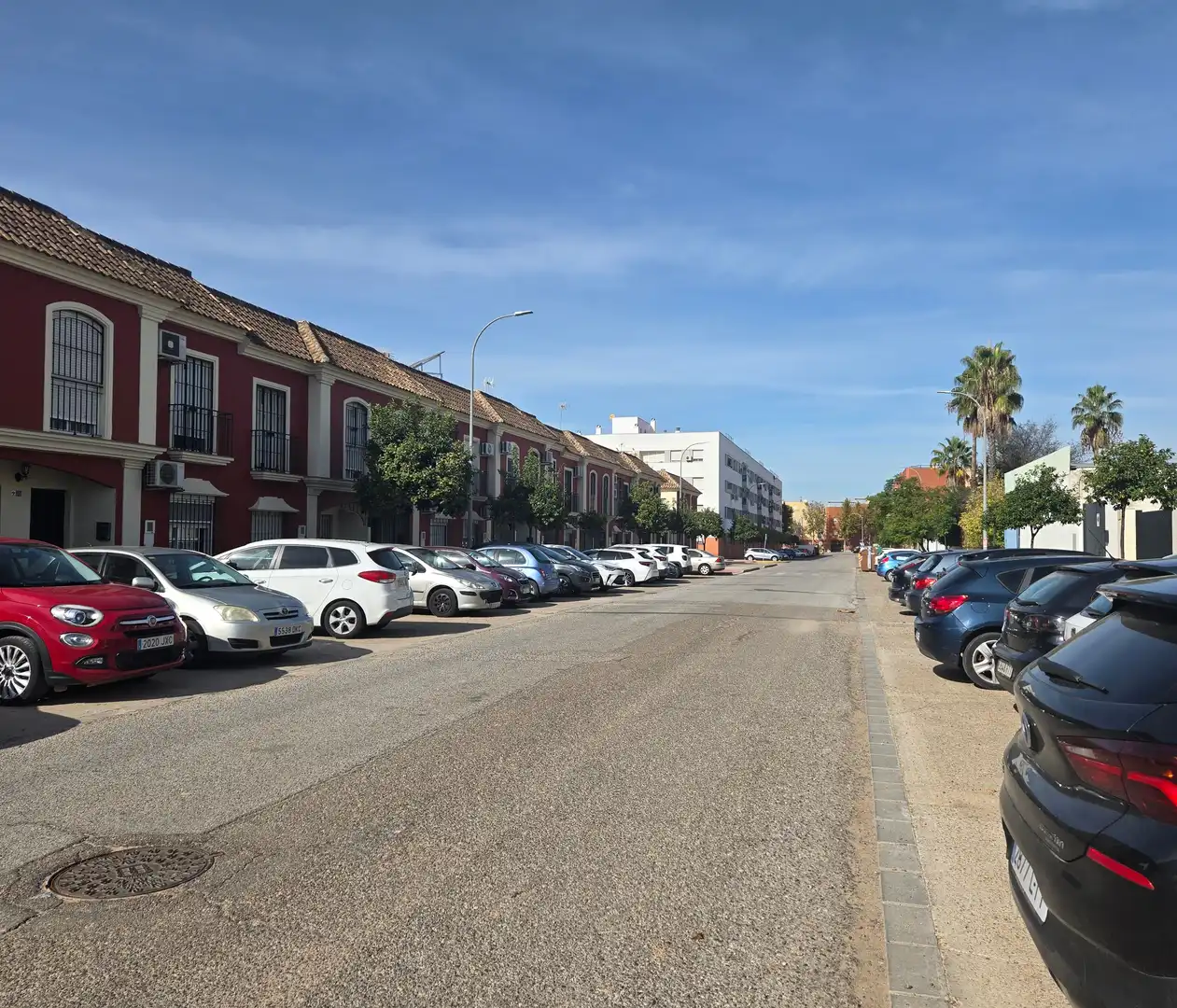 Vista exterior de Casa adosada en venda en Dos Hermanas amb Terrassa