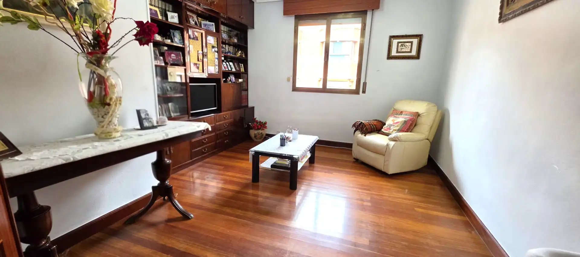Living room of Flat for sale in Bilbao   with Storage room, Furnished and Oven