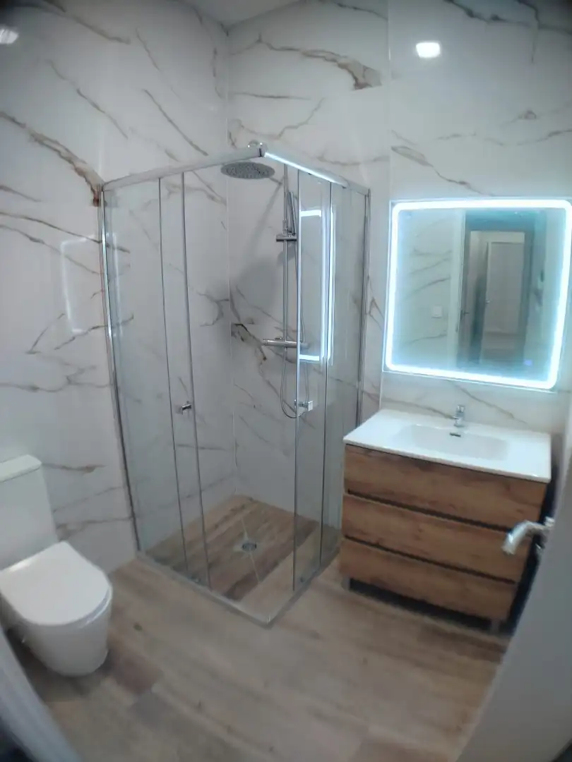 Badezimmer von Wohnung zum Verkauf in Fuenlabrada mit Klimaanlage, Heizung und Ofen
