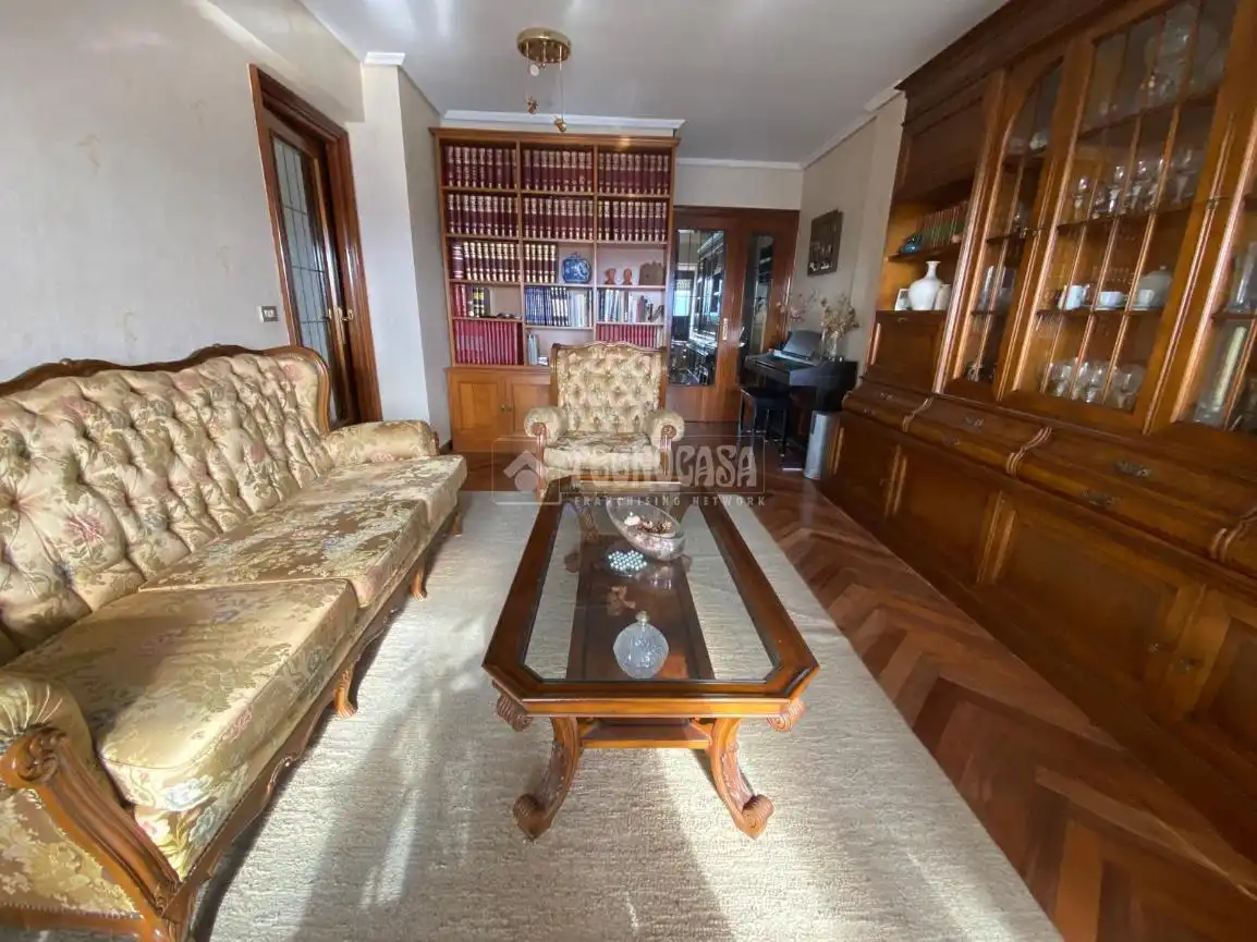Sala d'estar de Pis en venda en Bilbao  amb Calefacció, Traster i Balcó