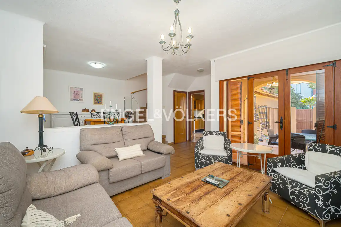 Casa adosada en venta en Benidorm con Aire acondicionado, Jardín privado y Piscina comunitaria