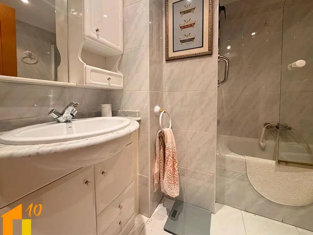 Baño de Apartamento en venta en Burgos con Calefacción y Trastero