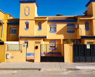 Exterior view of Single-family semi-detached for sale in Sierra de Yeguas  with Oven and Balcony