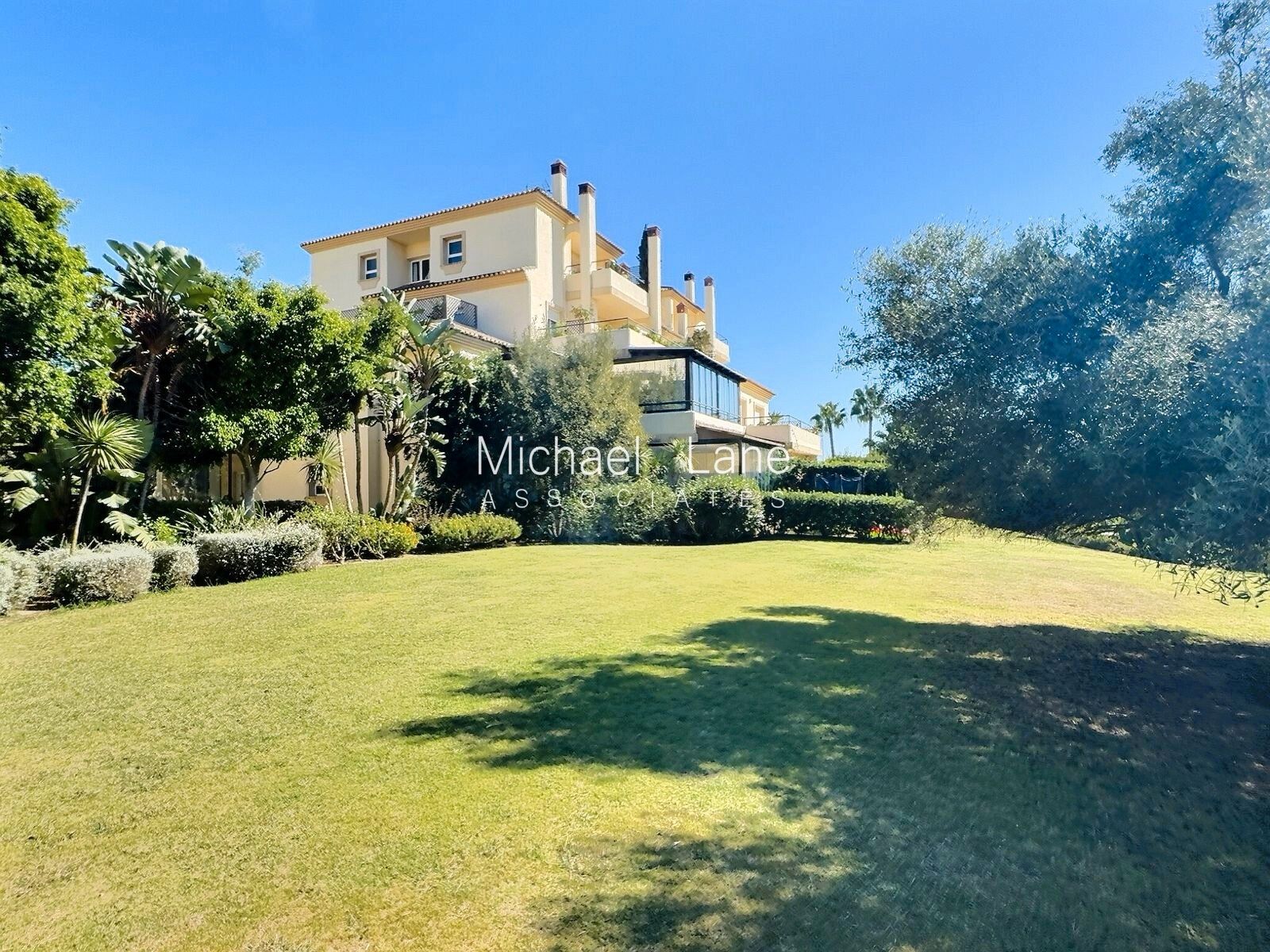 Exterior view of Planta baja for sale in Sotogrande  with Air Conditioner, Terrace and Storage room