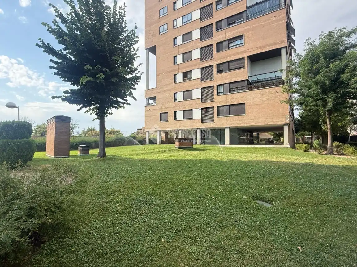 Vista exterior de Pis en venda en Madrid amb Aire condicionat, Calefacció i Piscina comunitària