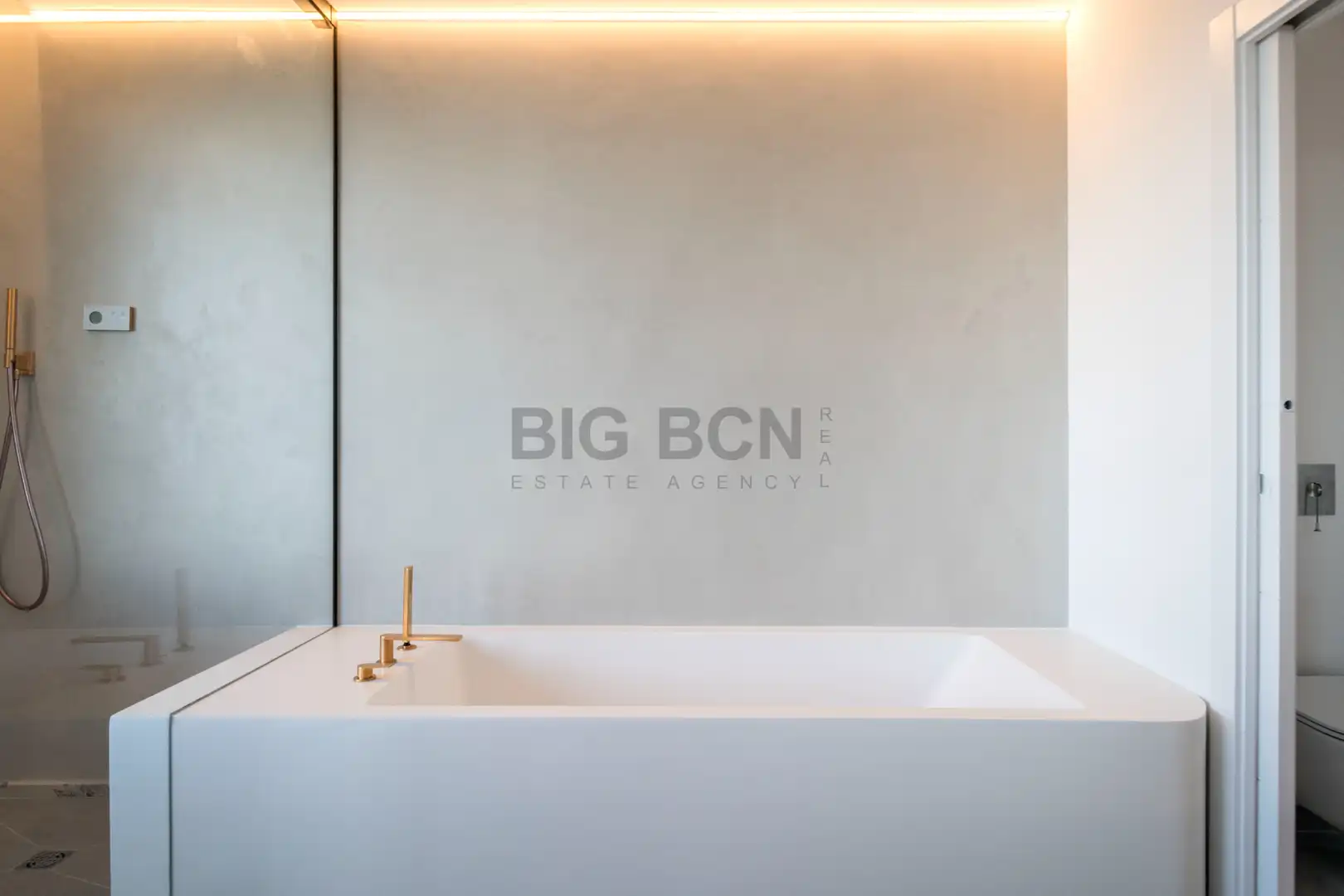 Bathroom of Houses for rent in Castelldefels  with Air Conditioner, Heating and Private garden