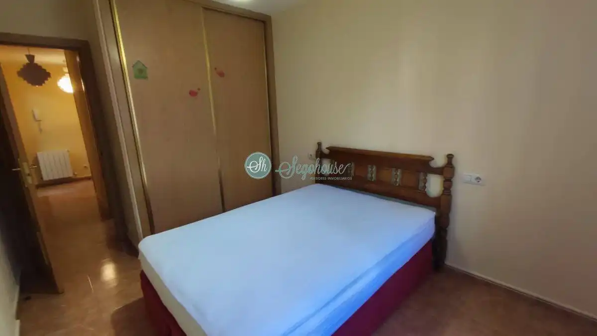 Habitación de Piso en venta en Hontanares de Eresma con Calefacción, Terraza y Amueblado