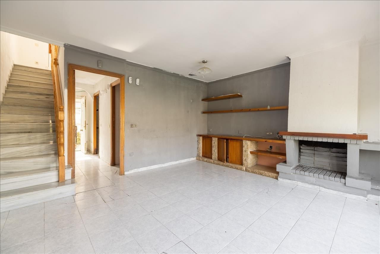 Sala d'estar de Casa adosada en venda en Calafell amb Terrassa i Balcó