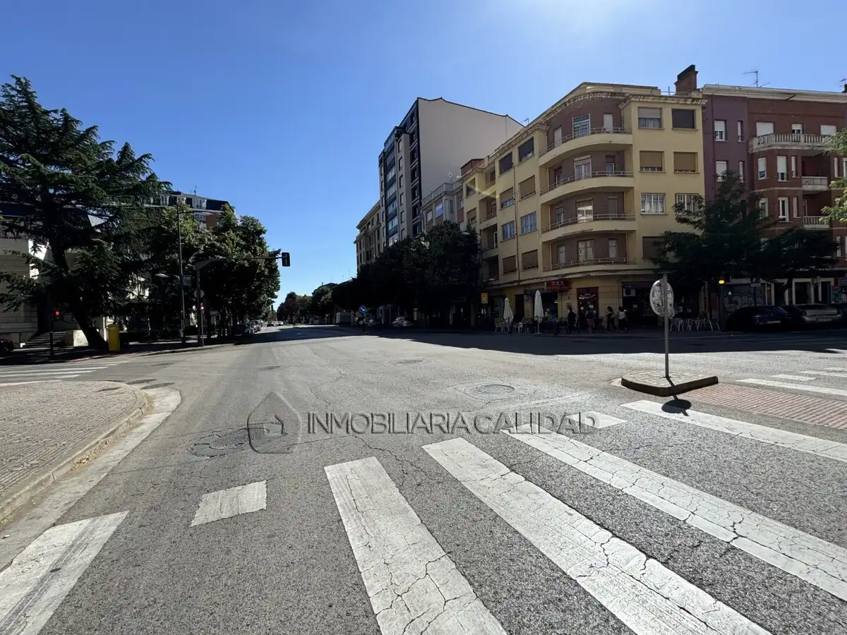 Vista exterior de Pis de lloguer en Burgos amb Calefacció, Traster i Moblat