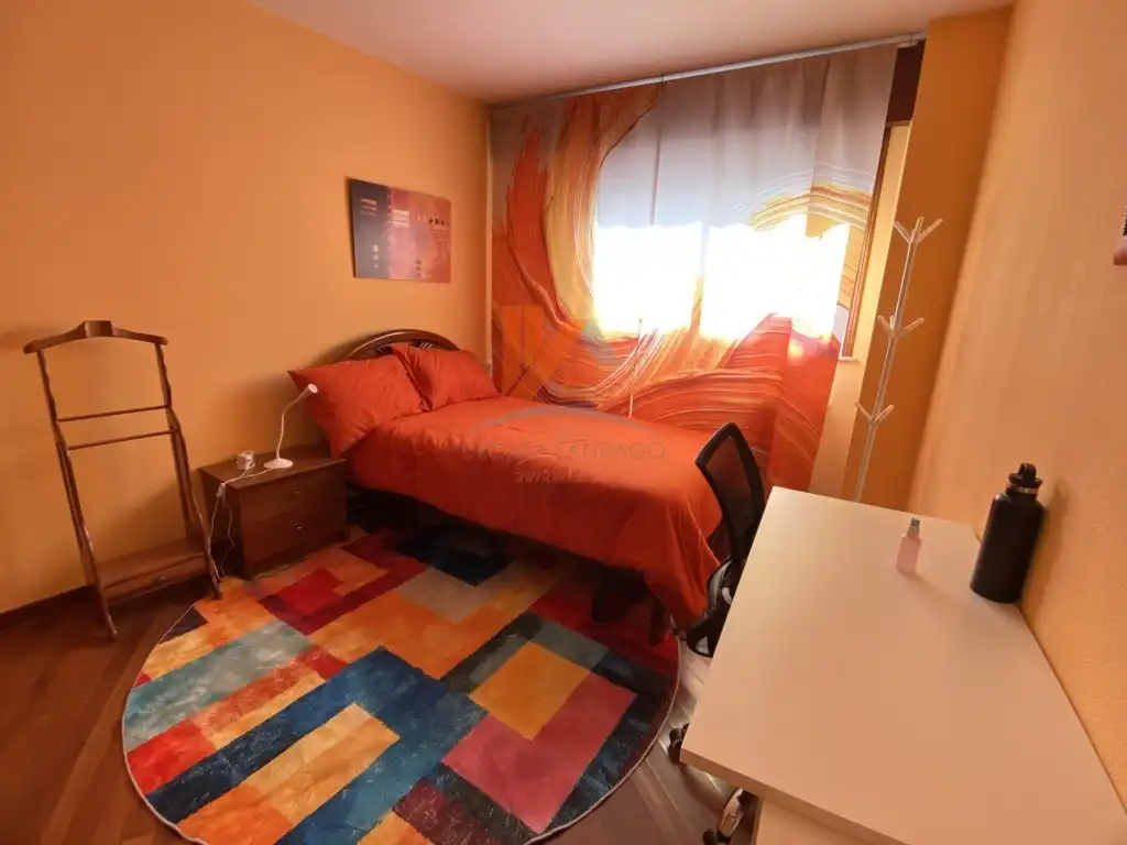 Bedroom of Flat for rent in Santiago de Compostela   with Furnished