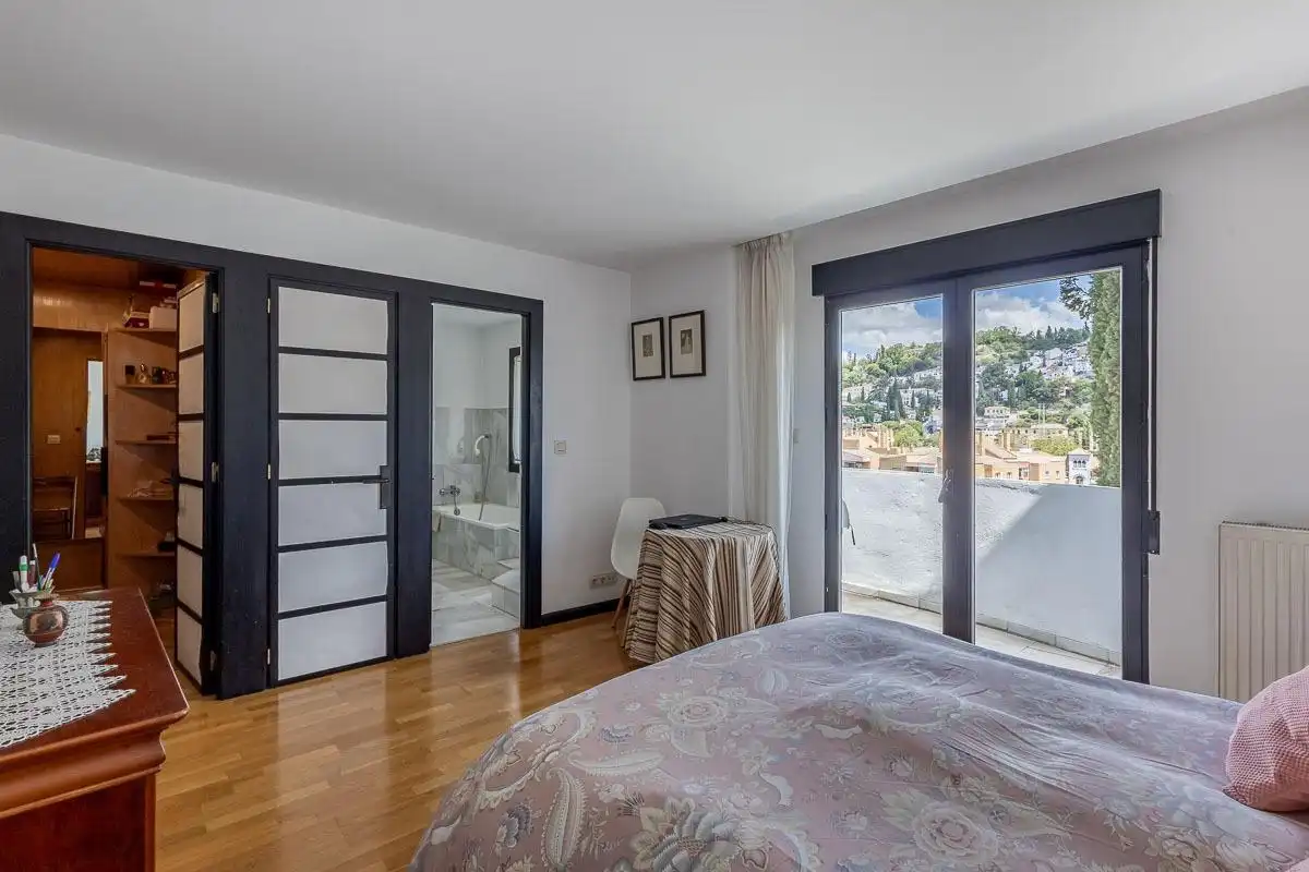 Dormitori de Casa o xalet en venda en Granada amb Aire condicionat, Calefacció i Jardí privat