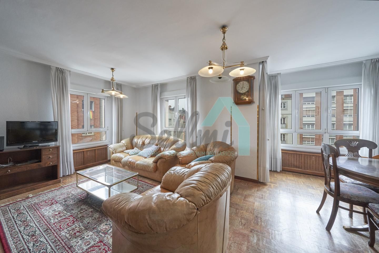 Living room of Flat to rent in Oviedo   with Heating, Parquet flooring and Furnished