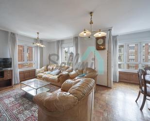 Living room of Flat to rent in Oviedo   with Heating, Parquet flooring and Furnished
