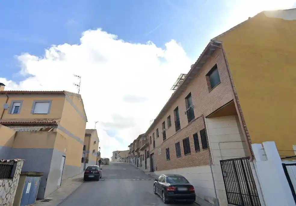 Vista exterior de Casa adosada en venda en Borox amb Calefacció, Jardí privat i Traster
