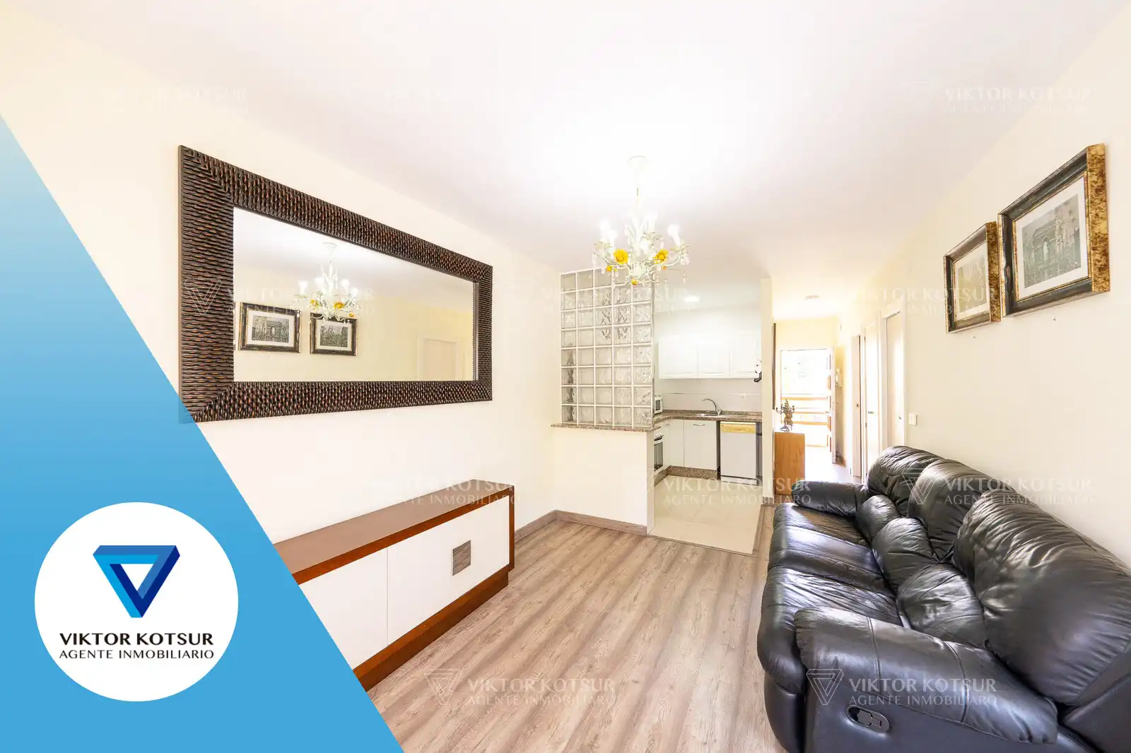 Sala d'estar de Apartament en venda en Roquetas de Mar amb Aire condicionat, Parquet i Terrassa