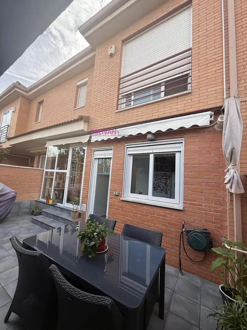 Casa adosada en venta en Ensanche